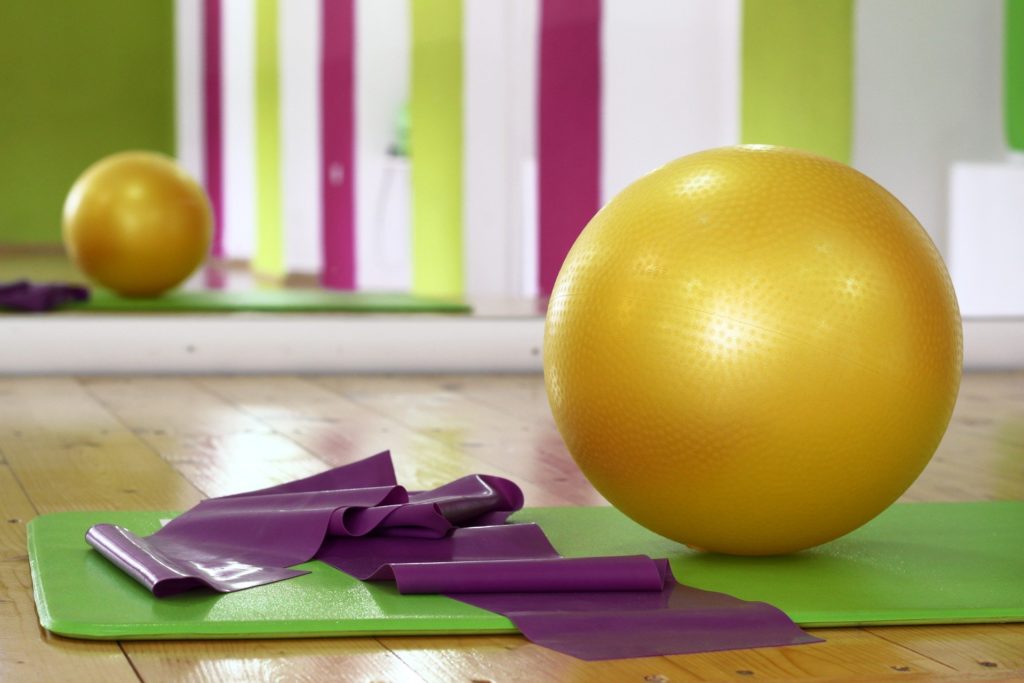 palla materassino ed elastico da allenamento